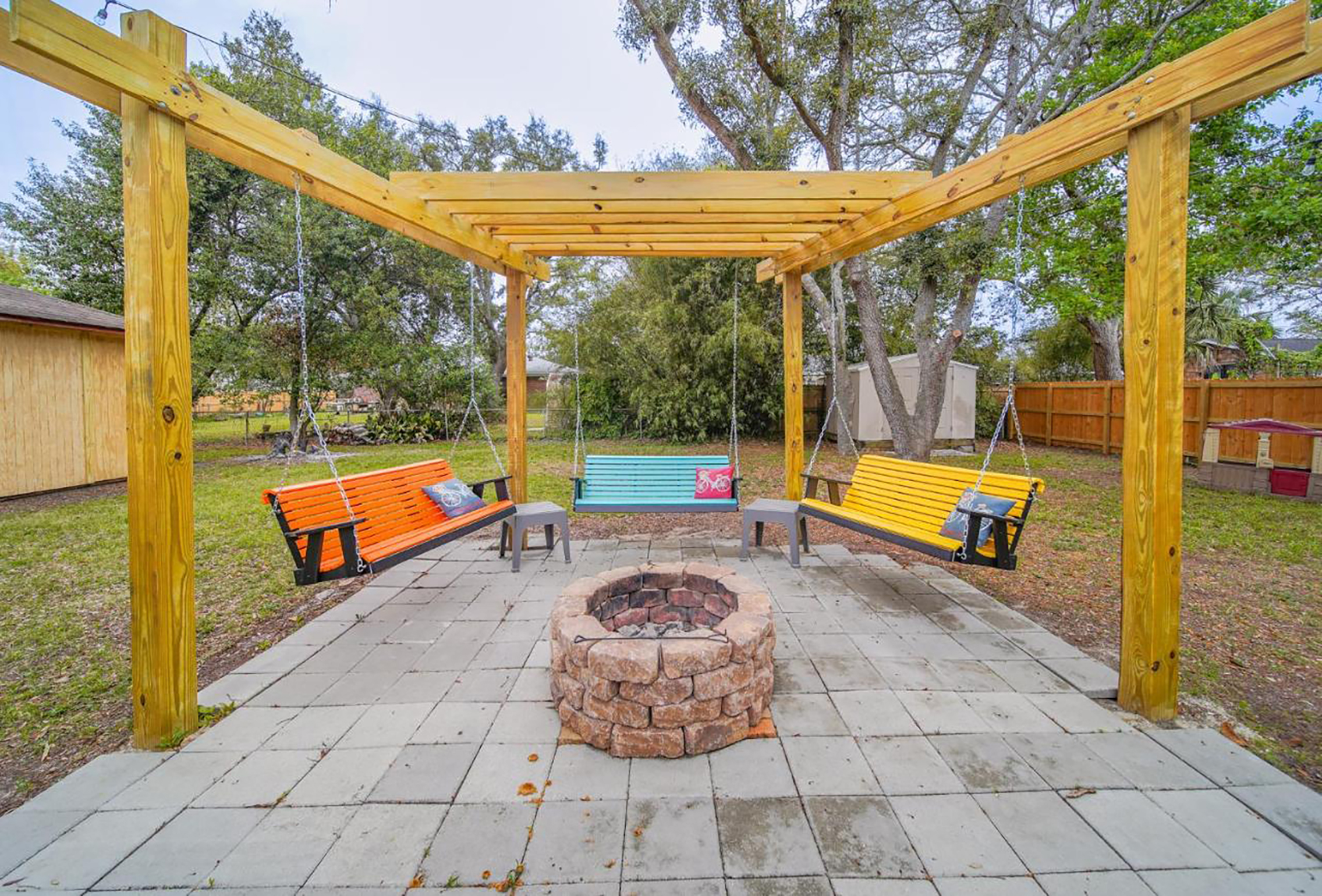 Firepit with swings