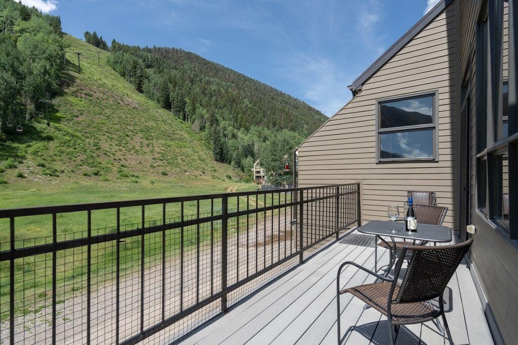 Fantastic deck offering stunning views of the area.