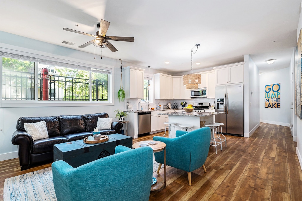 THE TRUE NORTH presents… 🌆 The Heart of TC ❤️ ➠ 115 
Modern comfort meets walkable convenience in the vibrant core of Traverse City.