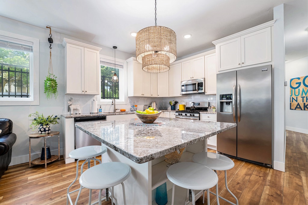 Located just blocks from Clinch Park Beach, the marina, and the city's best restaurants, this brand-new stylish & sustainable ground-floor condo offers the perfect base for exploring Northern Michigan.