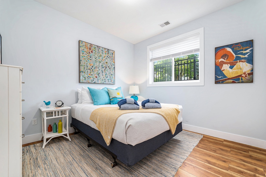 With 2 cozy bedrooms, a full kitchen, fast Wi-Fi, and a champagne welcome, it's ideal for couples, families, and working travelers alike.