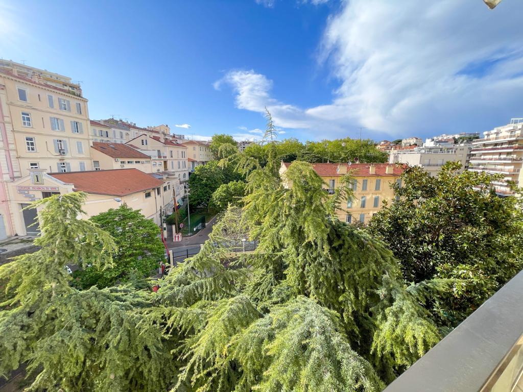 Charming one bedroom apartment downtown Cannes with balcony