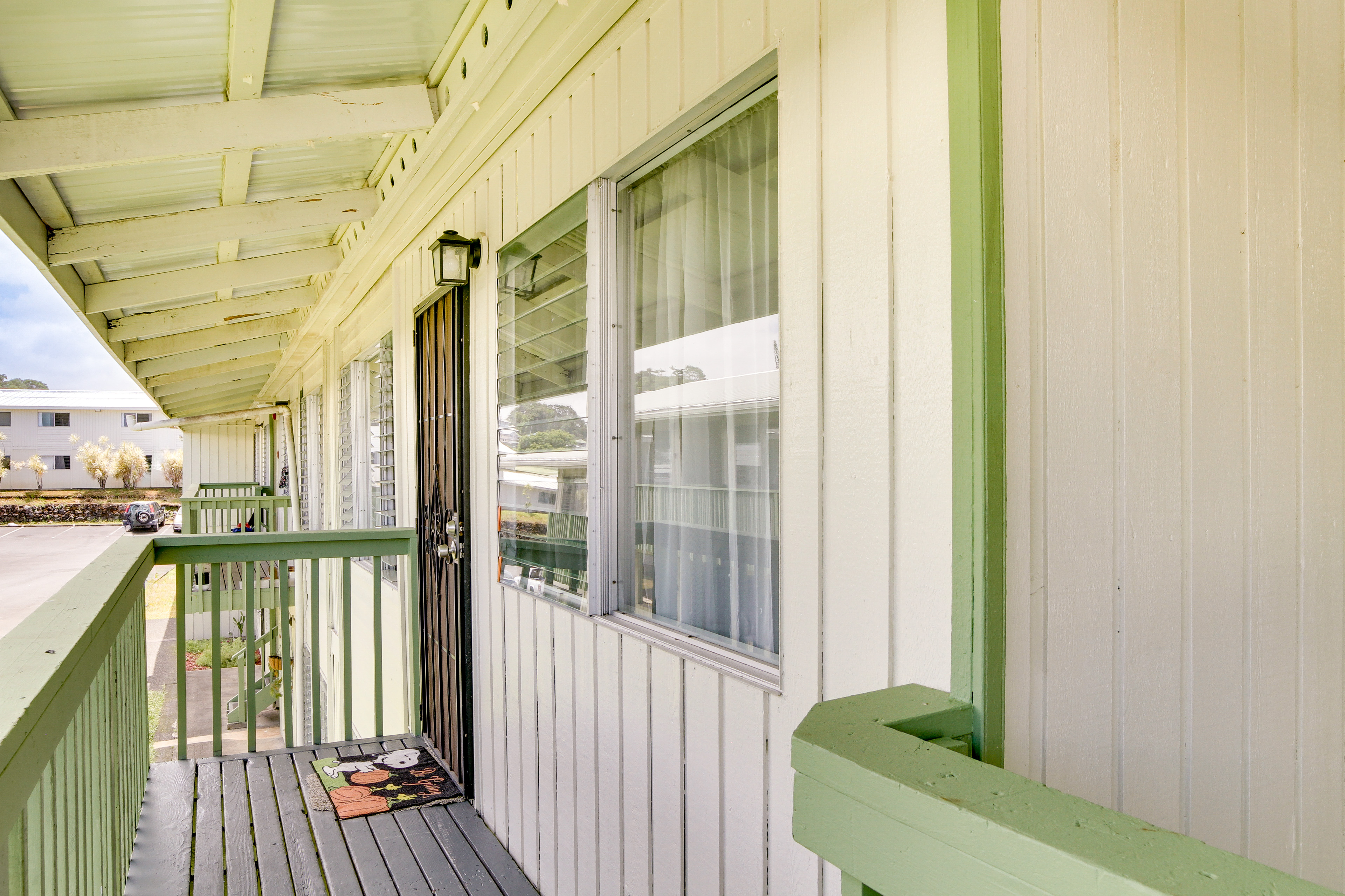 Walk to Downtown Hilo: Condo w/ Pool Access!