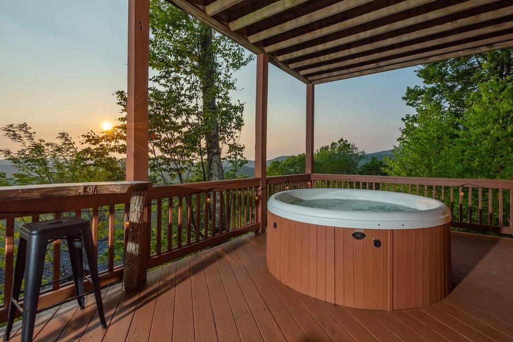 Even the hot tub has an unforgettable view!