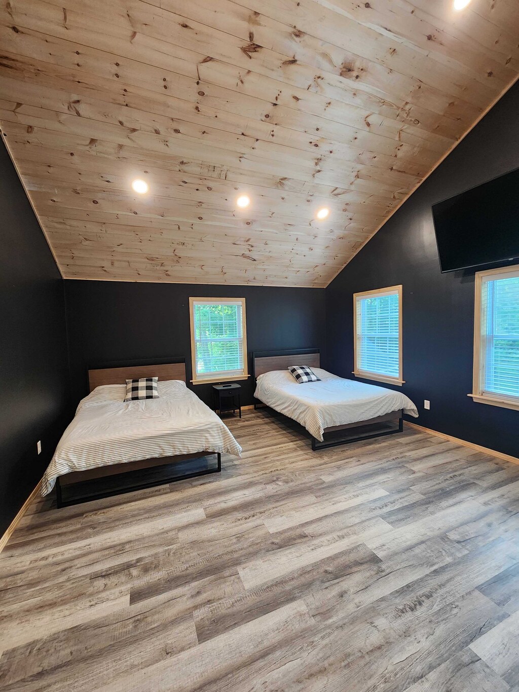 New addition w/ 14f foot high ceilings