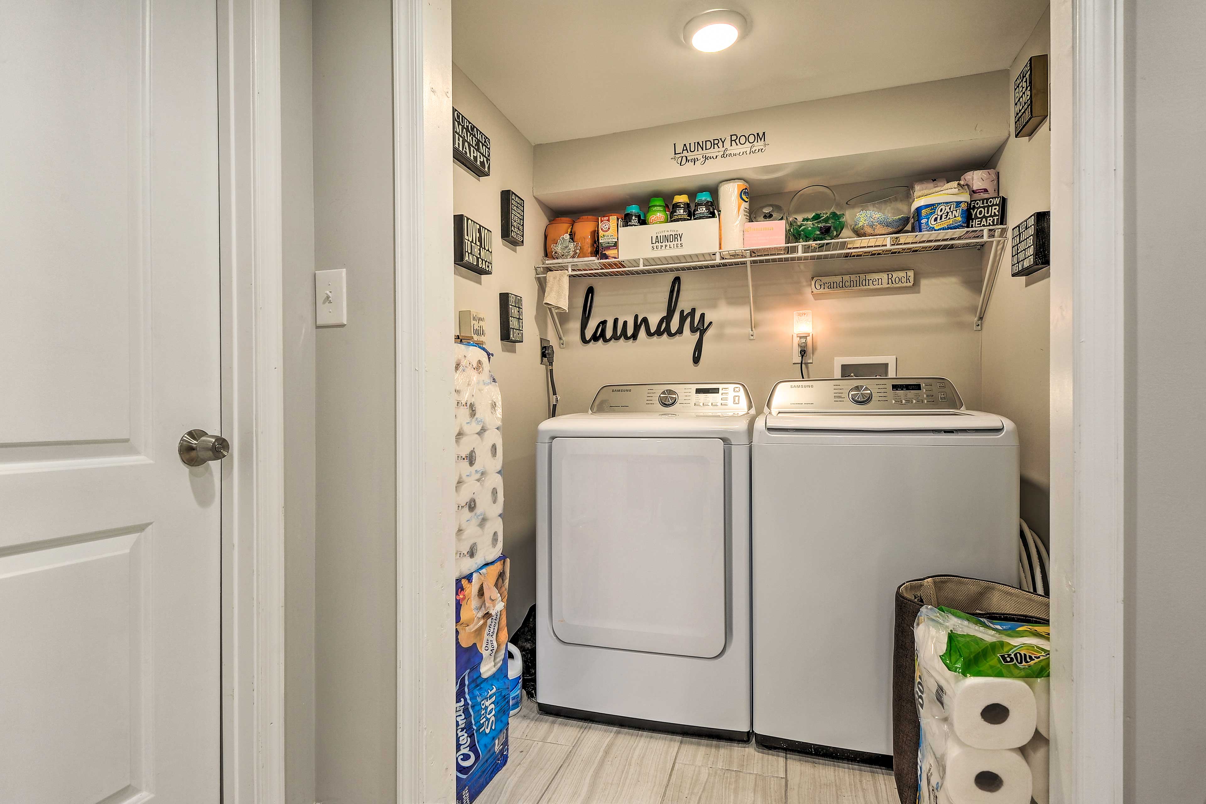 Chic Baltimore Retreat - 6 Mi to Downtown!