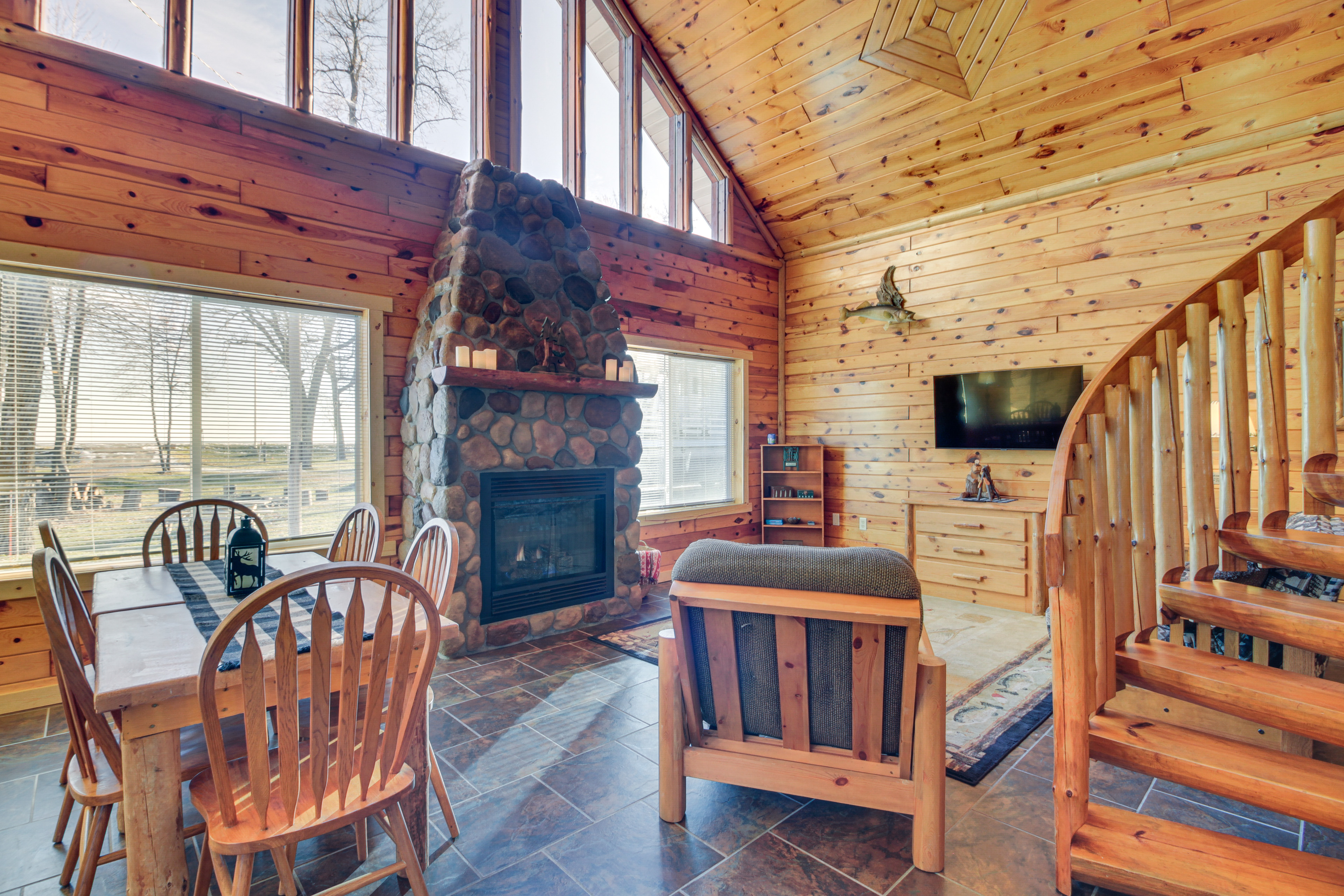 Property Image 1 - Eagle’s Nest Cabin on Mille Lacs Lake: Boat + Fish