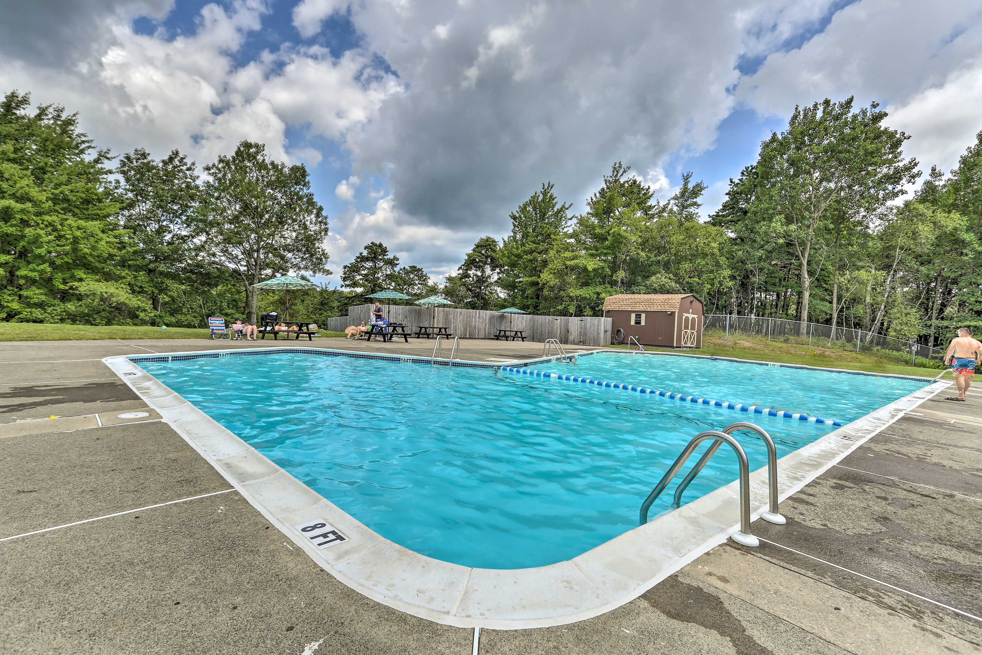 Family Home in Long Pond w/ Fire Pit & Lake Access