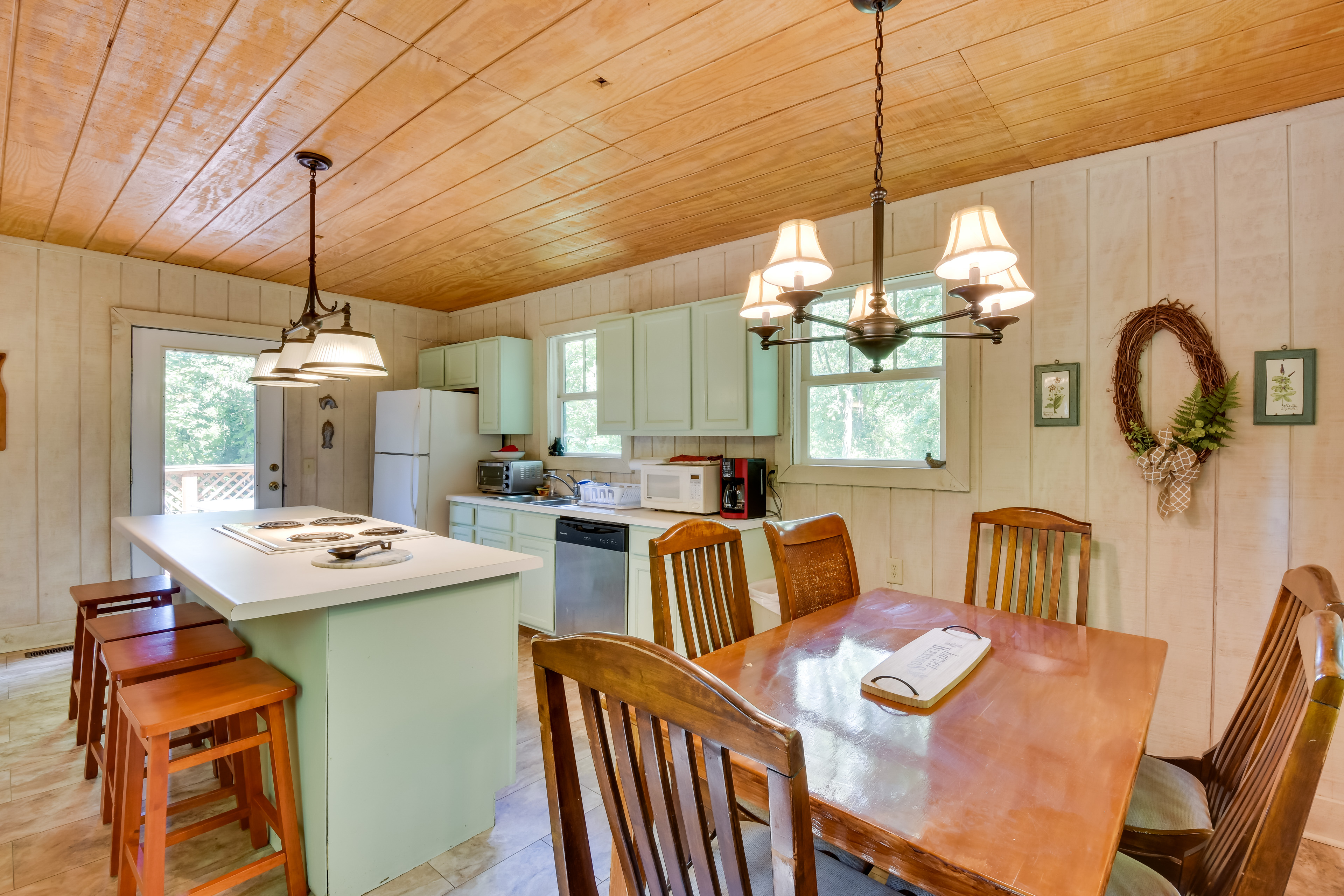 Property Image 2 - Sunset Rental Cottage Near Table Rock State Park!