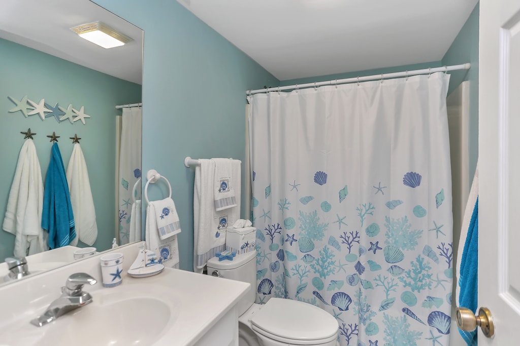 Full Bath - Main Floor