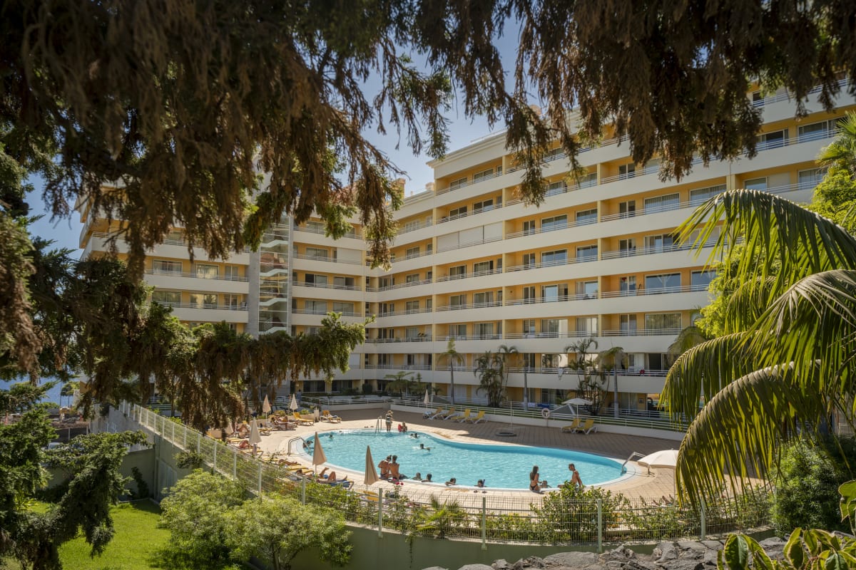 Property Image 1 - Apartment with pool, Ajuda IV