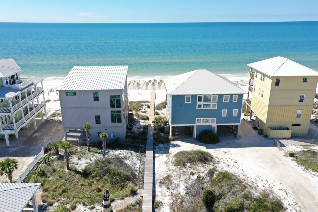 Roadside Exterior - A Turtle View & 6 Pack