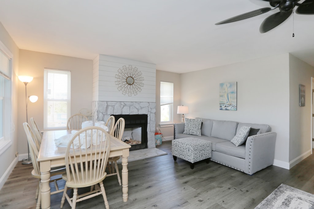 Dining & Sitting Area