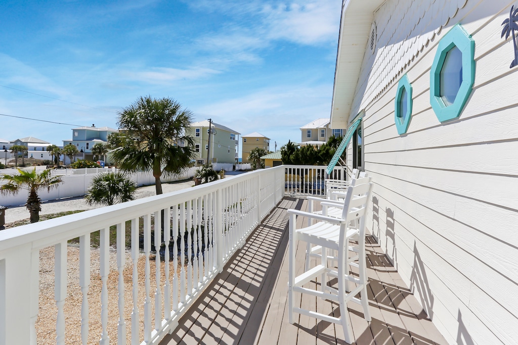 Roadside Gulf View Deck