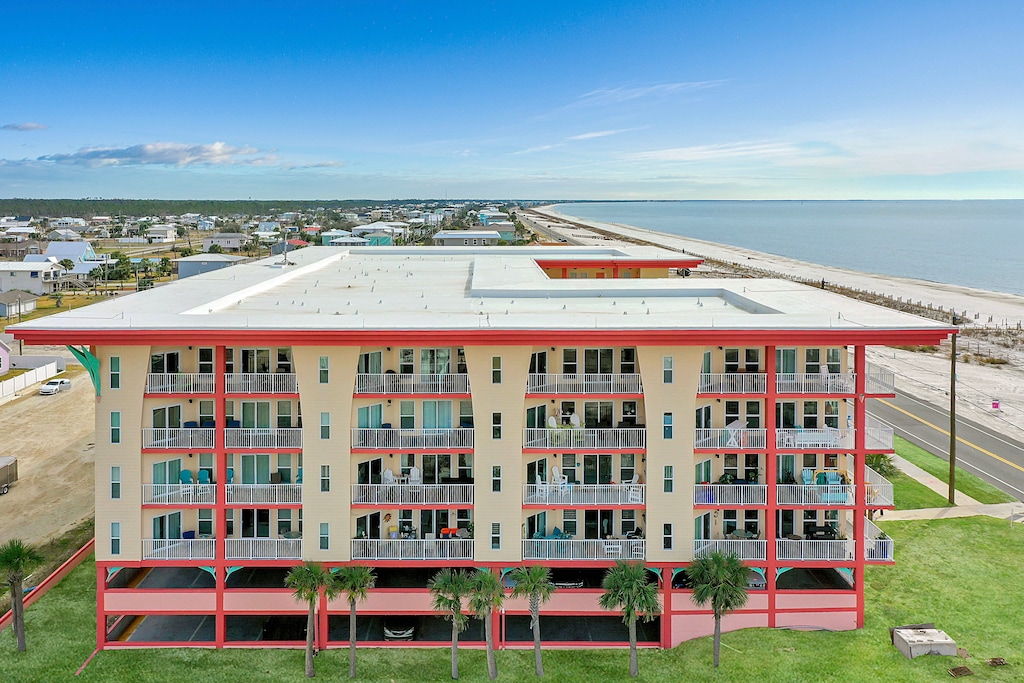 Paradise Shores - West Side of Building