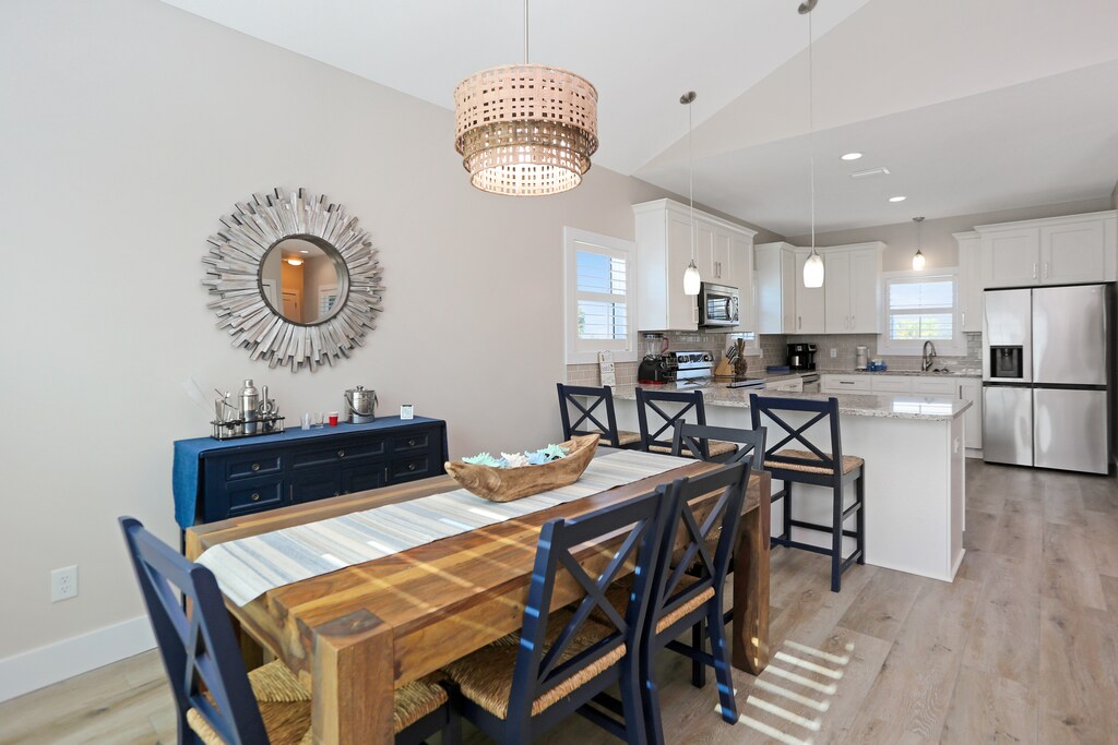 Dining Area and Bar Seating
