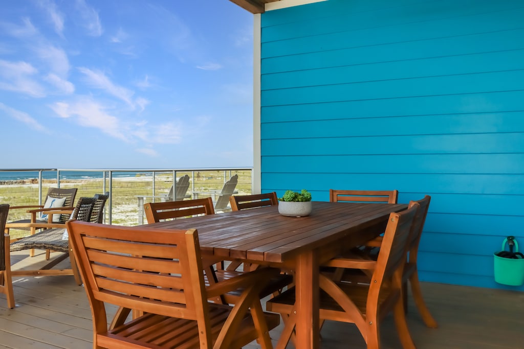 Outdoor Dining on Beach Front Deck