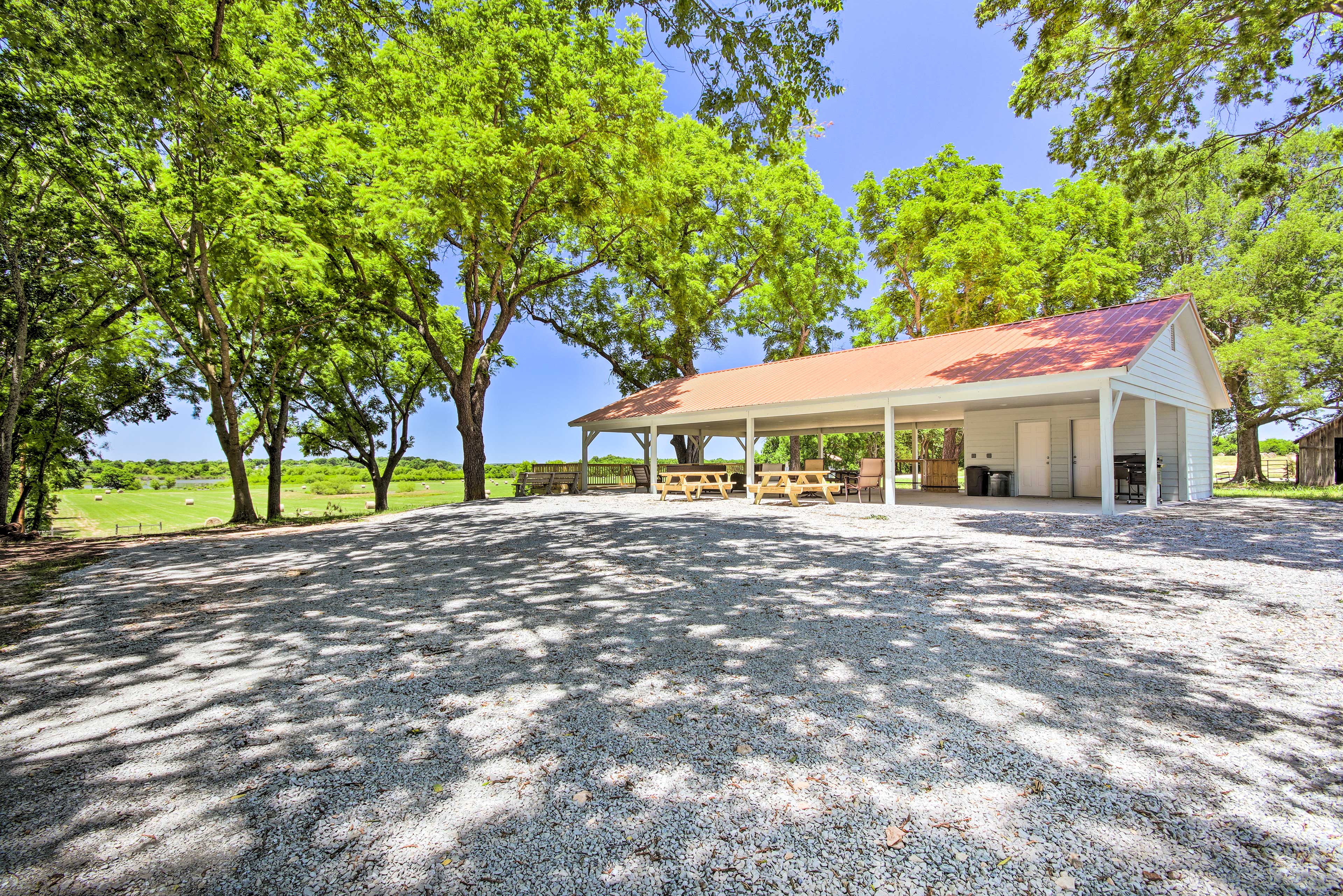 2 Mi to Marinas & Grove: Cozy Cabin w/ Grill