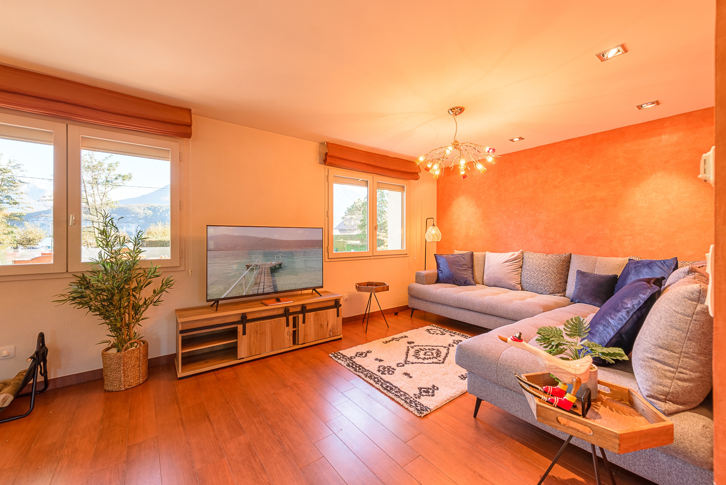 Living room with corner sofa and TV - 1 st floor