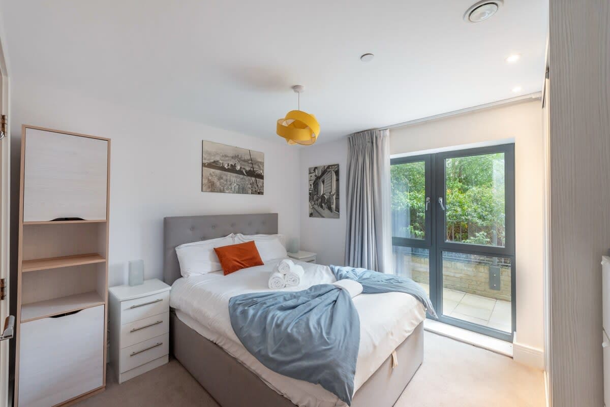 Property Image 2 - Stylish 2 Bed 2 Bath In Highgate & Free Parking