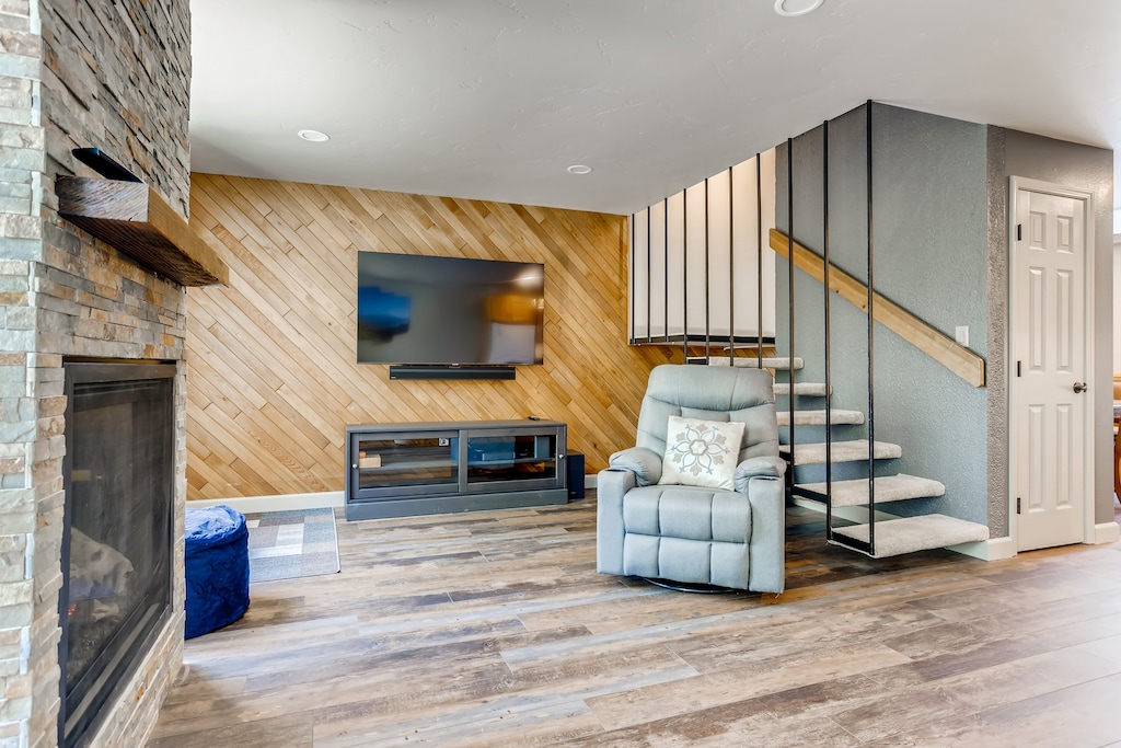 Living Room  with Flat Screen TV & Gas Fireplace