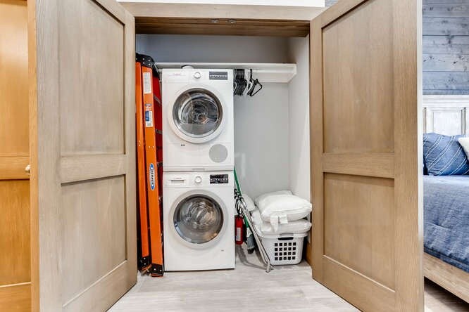Private washer and dryer in the unit