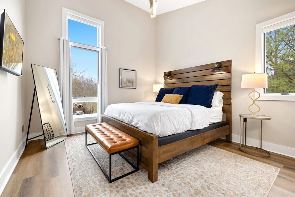 The primary suite features a King bed, Smart TV, large walk-in closet, and an attached bathroom.