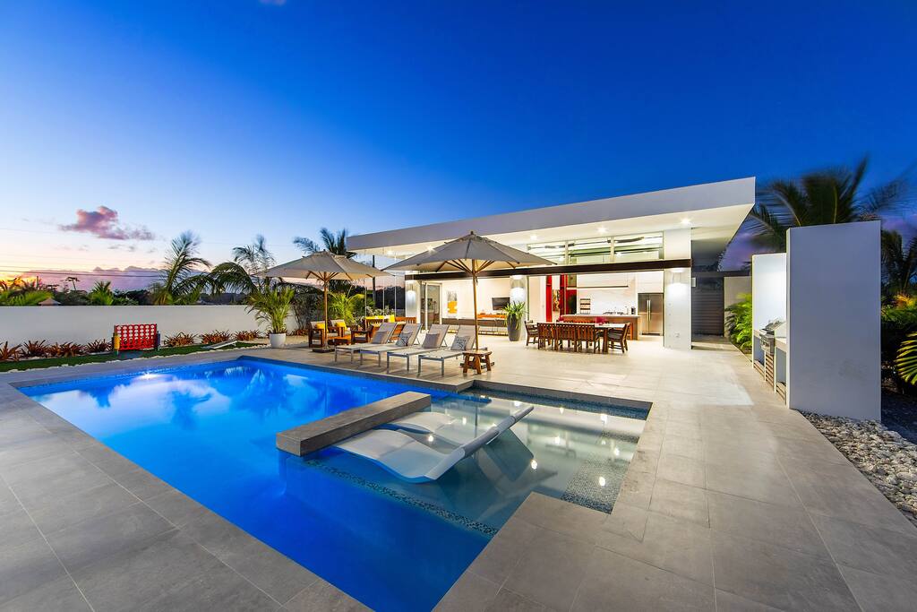 Property Image 2 - Oceanside 4bdr Luxury Villa, Private Pool -10
