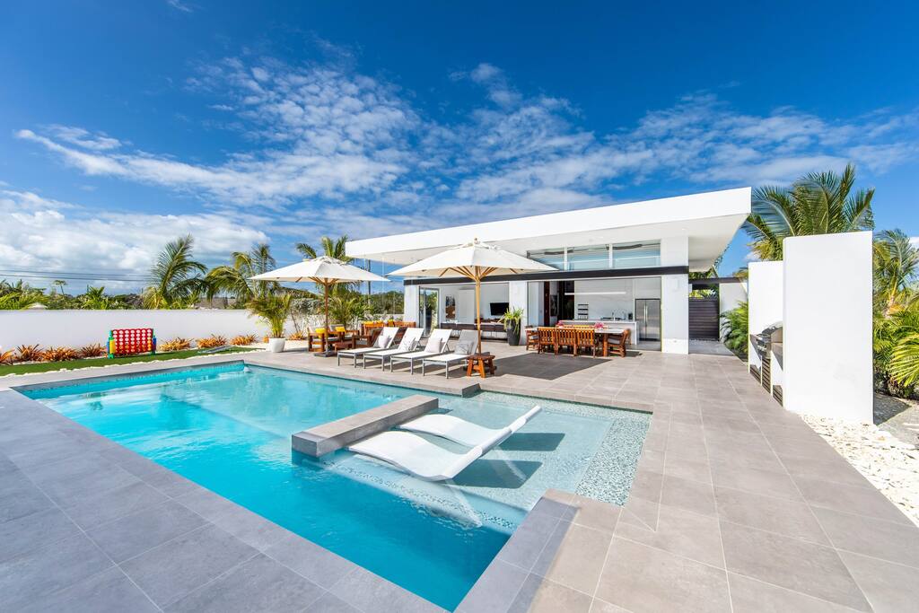 Property Image 1 - Oceanside 4bdr Luxury Villa, Private Pool -10