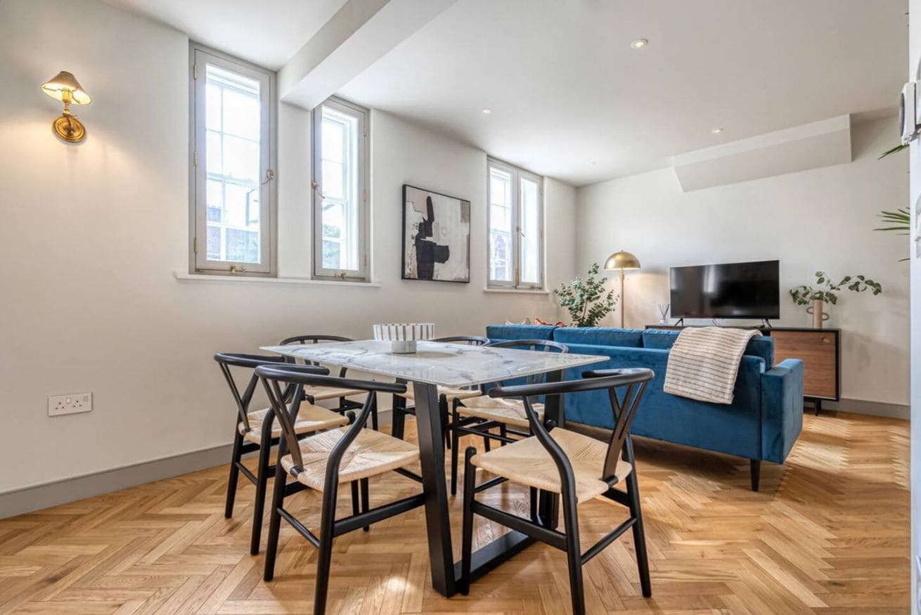 Property Image 1 - Stylish apt near Westminster Abbey