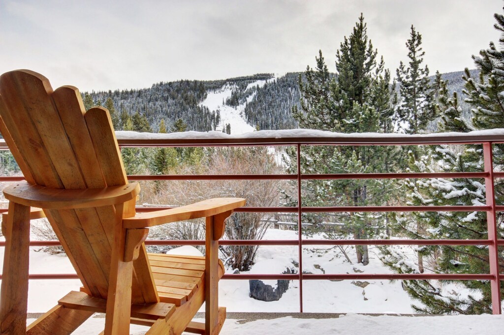 Spectacular mountain view from the balcony #winter