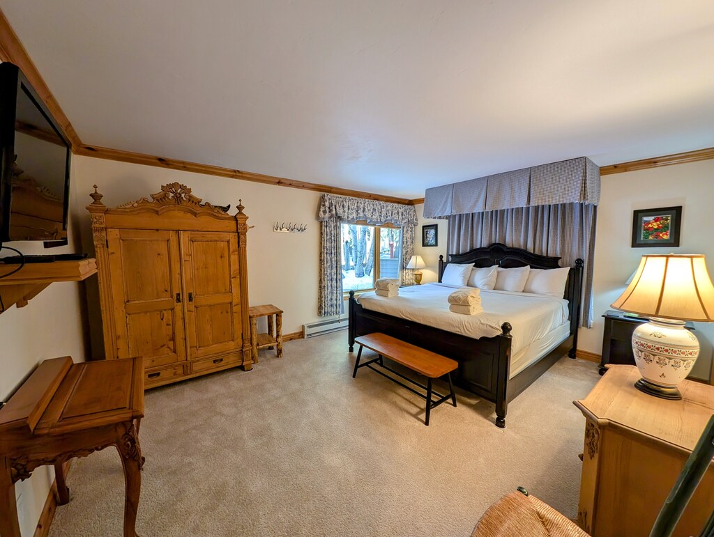 Elegant master bedroom