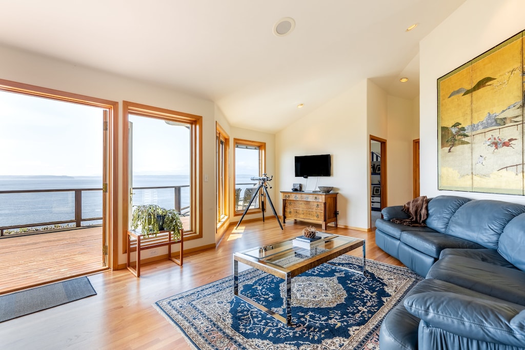 Living amid the serenity and allure of the sea.