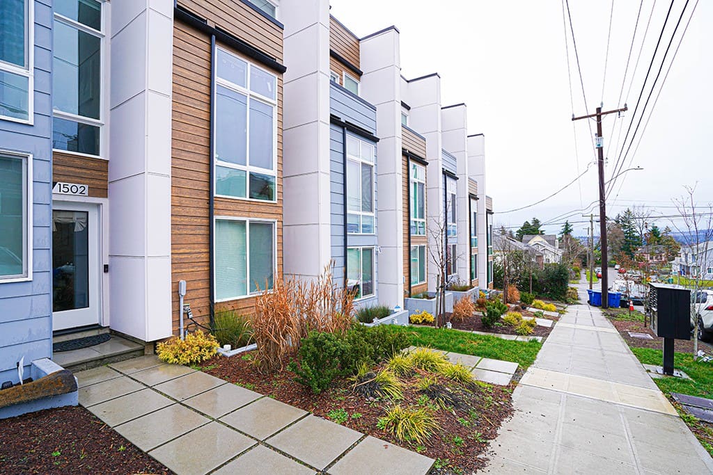 This 1075sq ft townhome in the N. Beacon Hill neighborhood, 2 miles to downtown Seattle, offers luxury and comfort with large windows that let in plenty of natural light, high-quality appliances & furnishings and a private rooftop deck. 