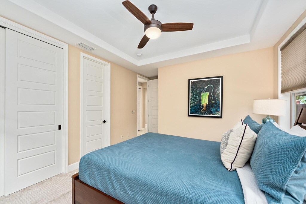 Second guest bedroom with Queen size bed