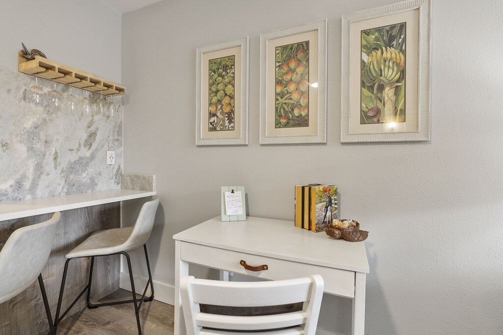 Stop to write a post card or post your favorite Maui vaca