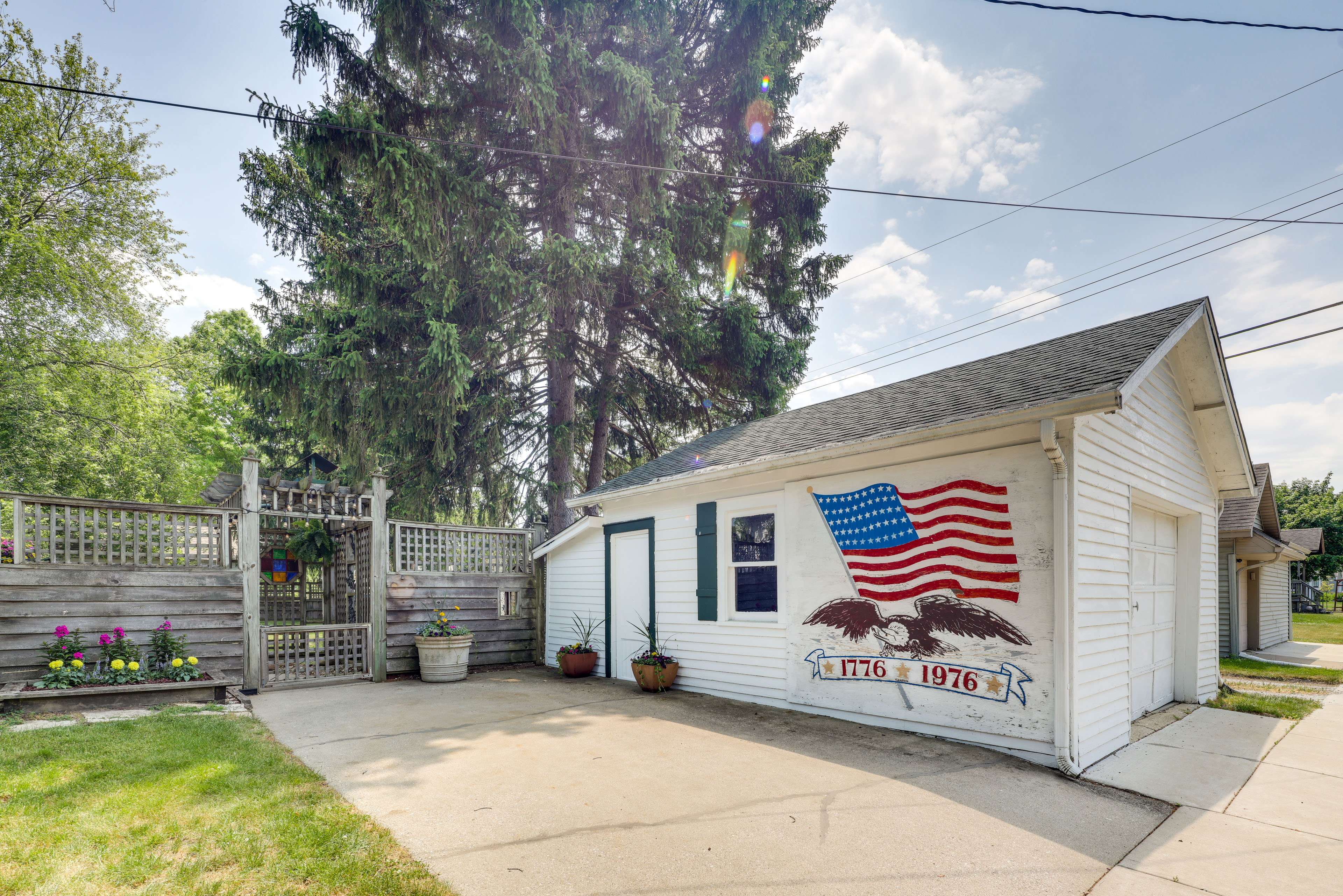 Charming Chesterton Home: w/ Idyllic Location!