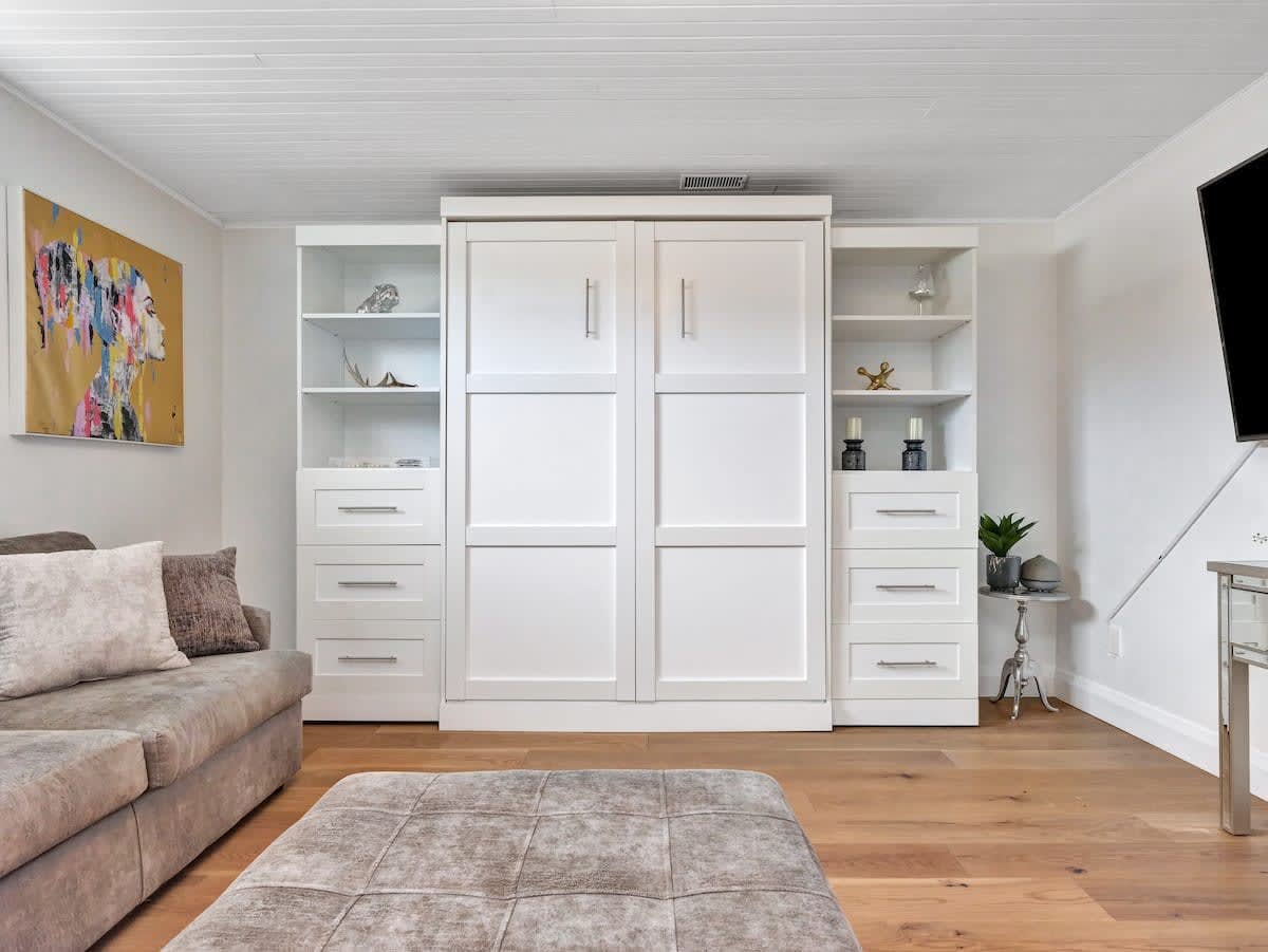 Gorgeous private retreat with hot tub