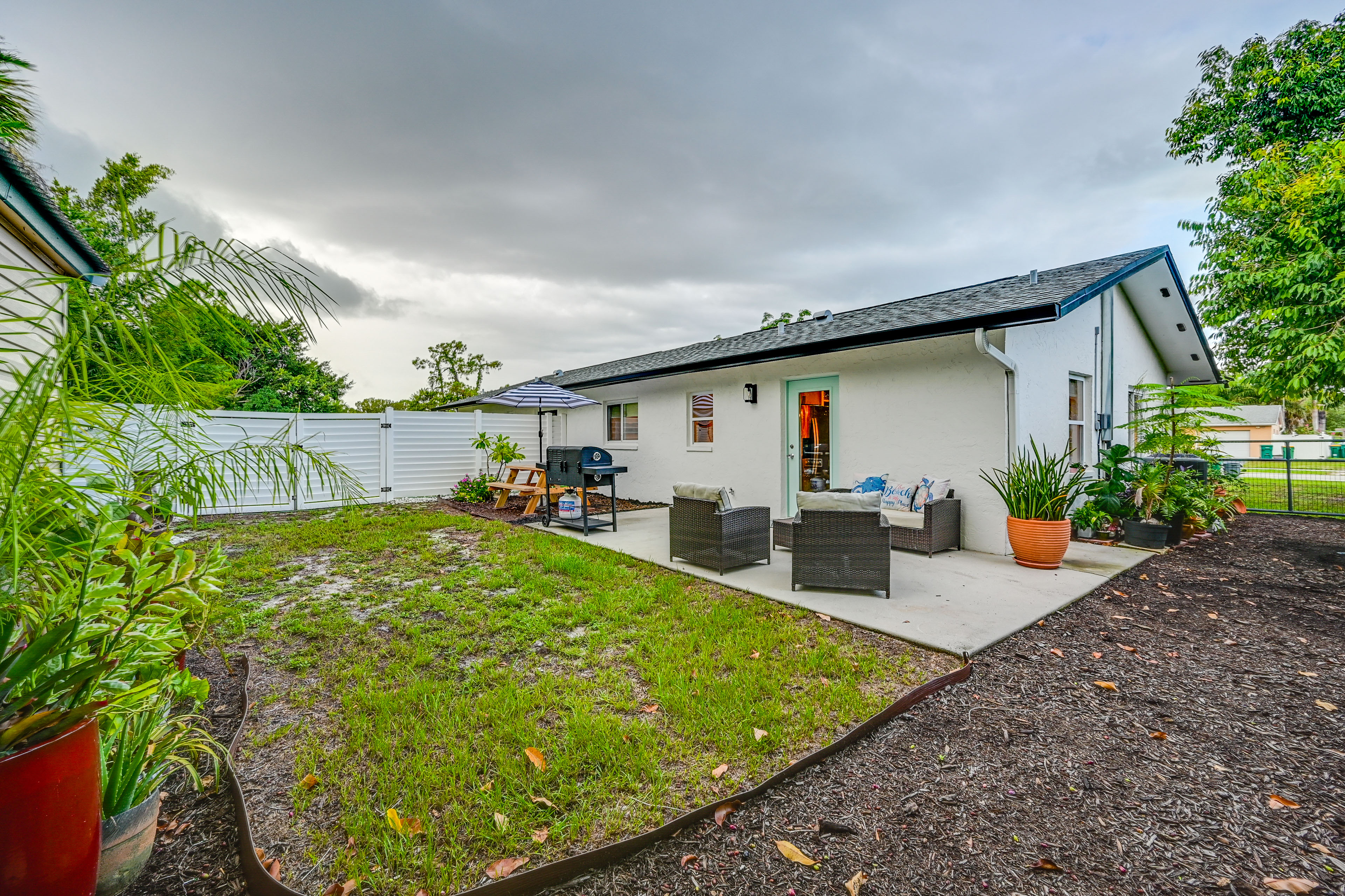 Sunny Florida Escape w/ Patio, Grill & Fire Pit!