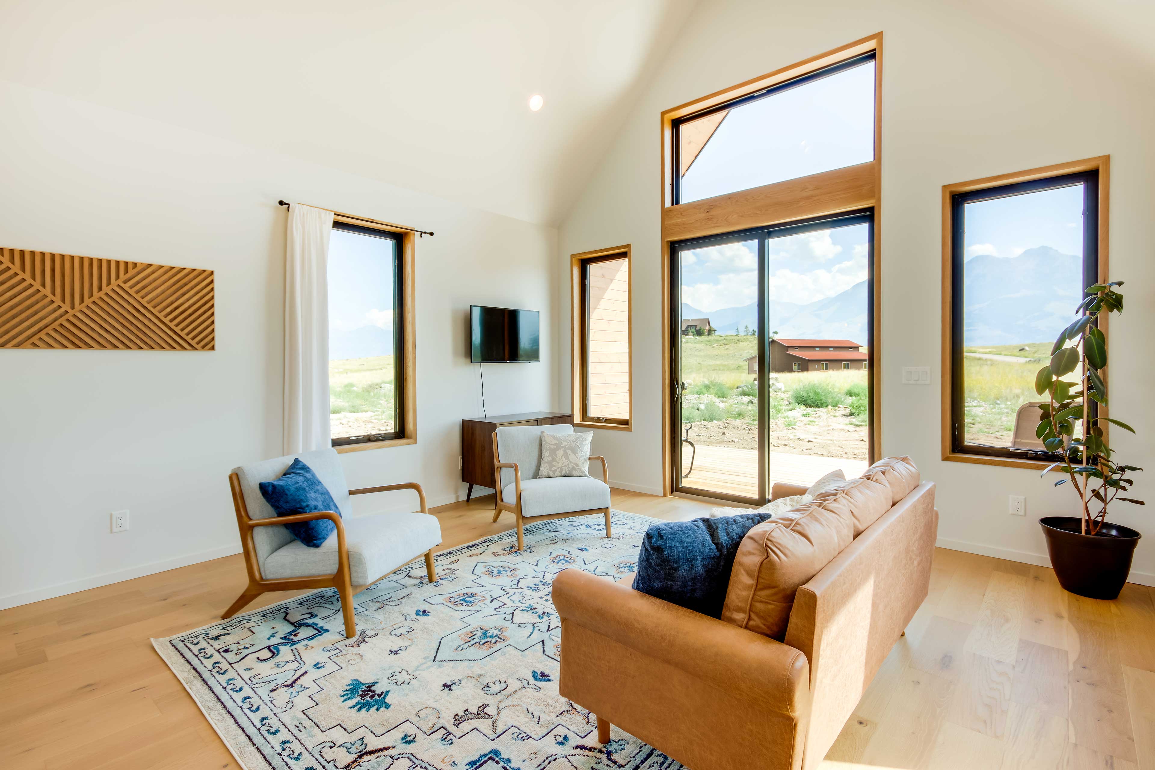 Yellowstone Prairie Retreat: 360 Mountain Views!