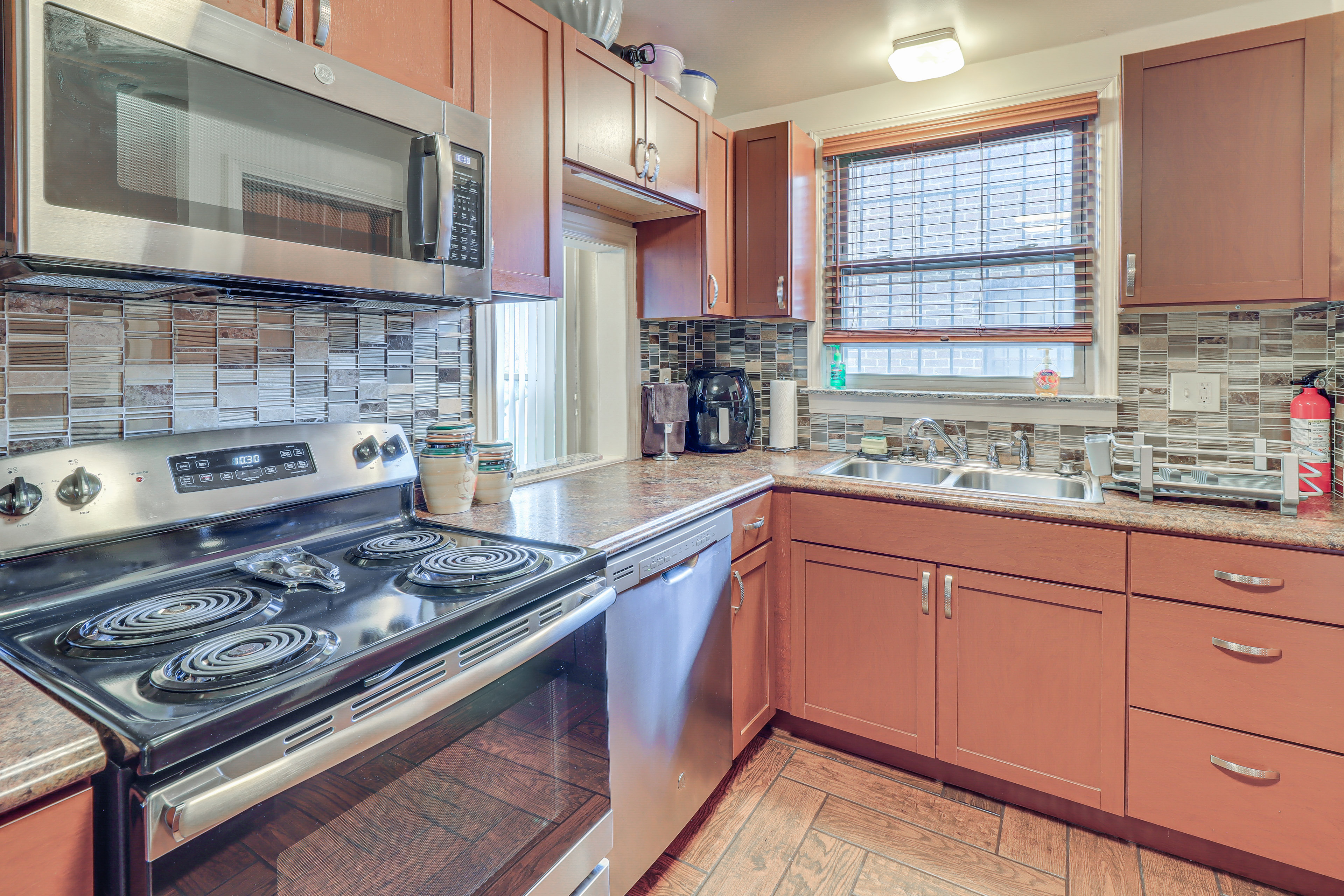 Family-Friendly Detroit Home: 12 Mi to Downtown!