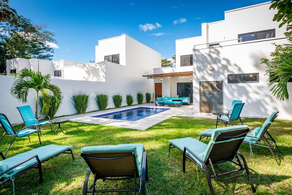 Very spacious pool area