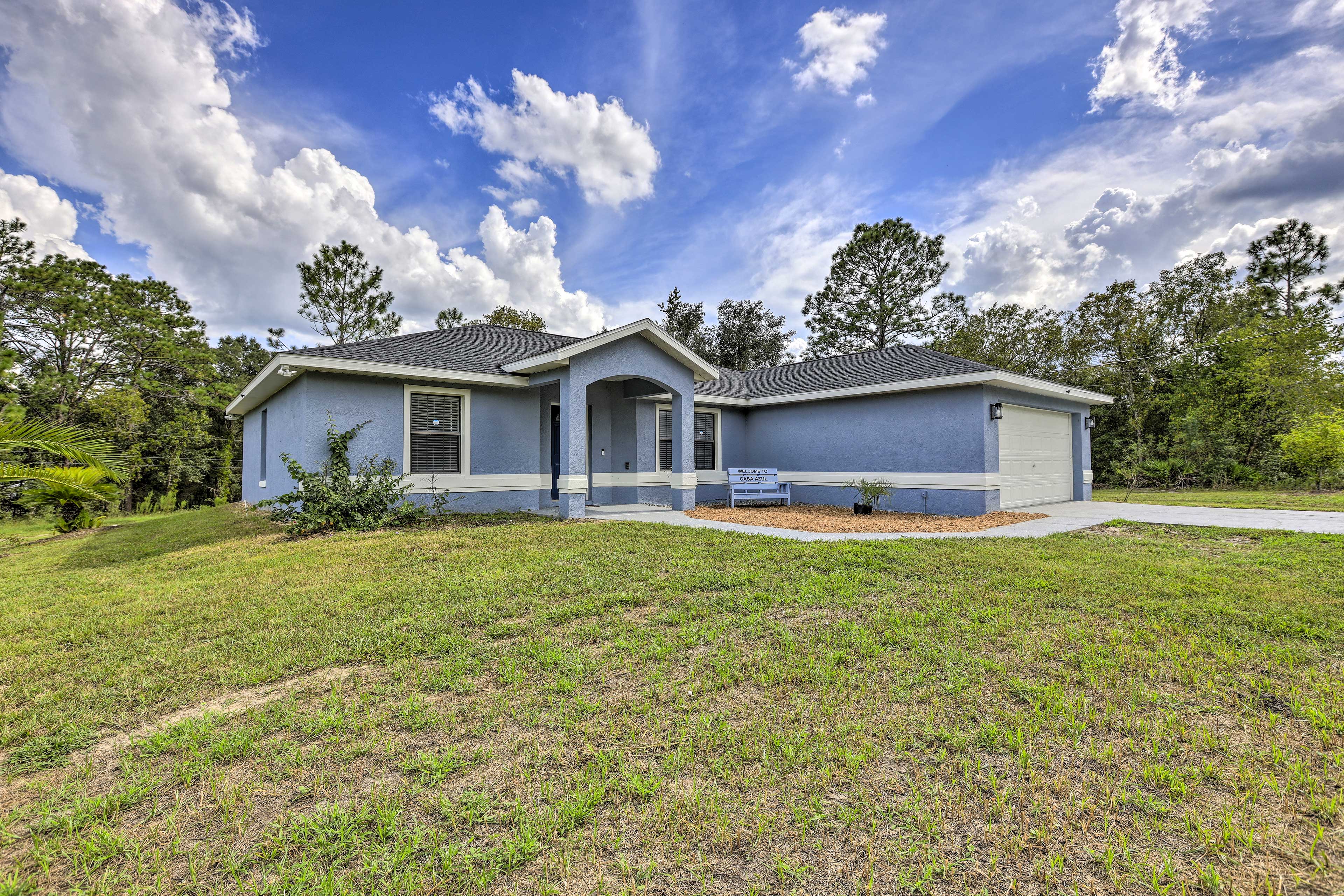 Property Image 2 - Ocala ’Casa Azul’: 7 Mi to World Equestrian Center