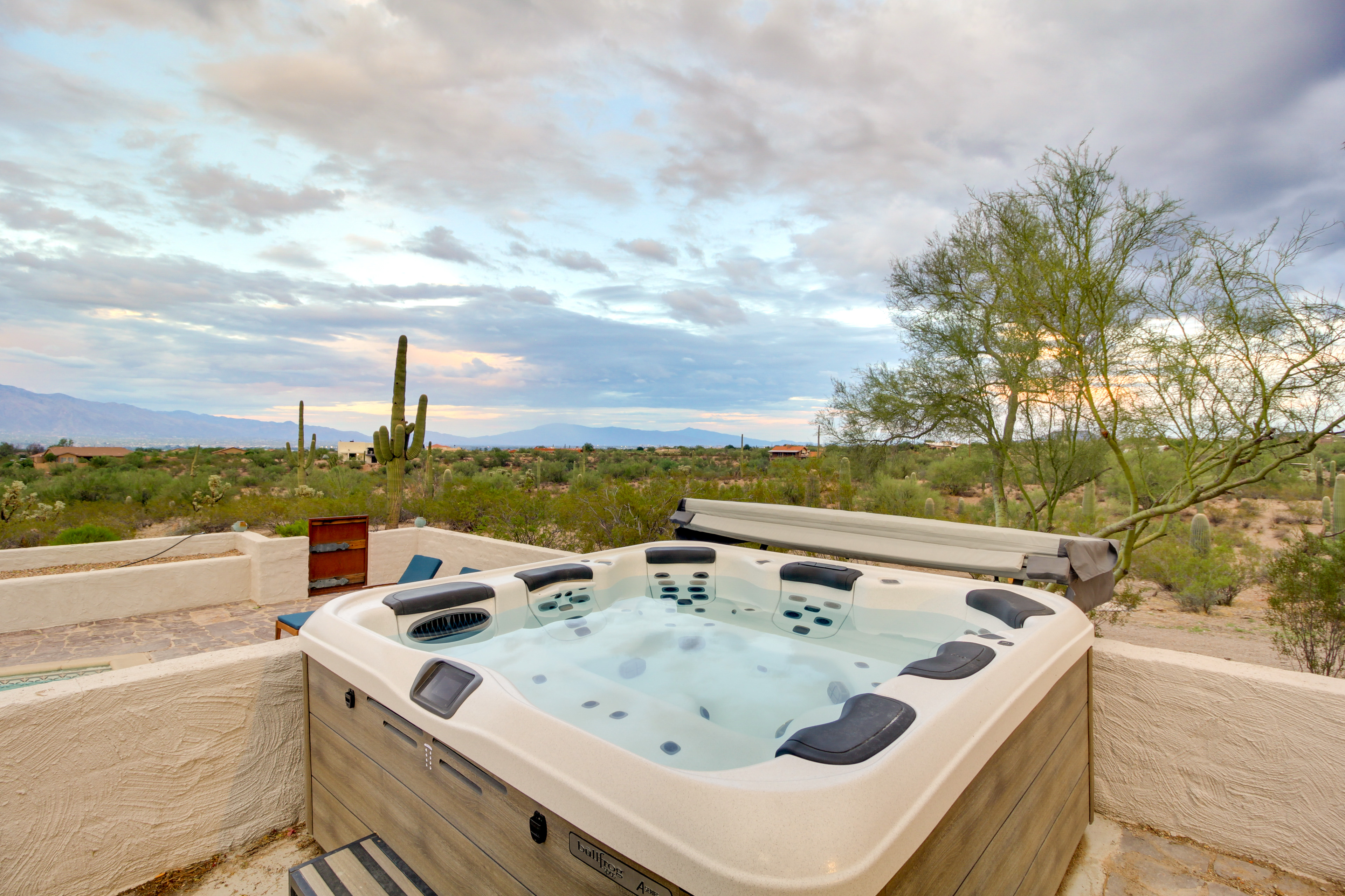 Hollywood Hills of Tucson: 20 Acres, Pool, Hot Tub