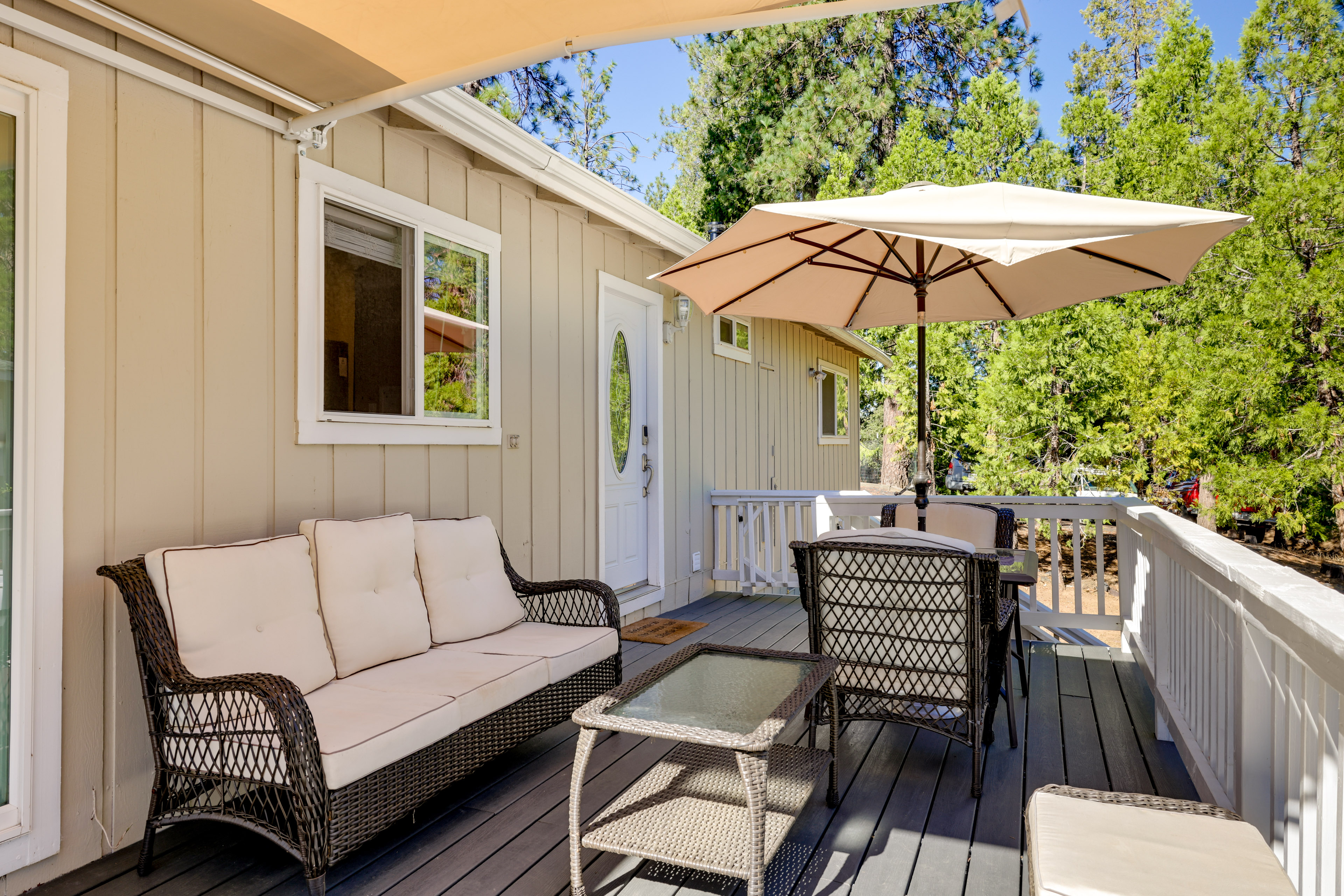 Groveland Vacation Rental w/ Private Deck & Grill!