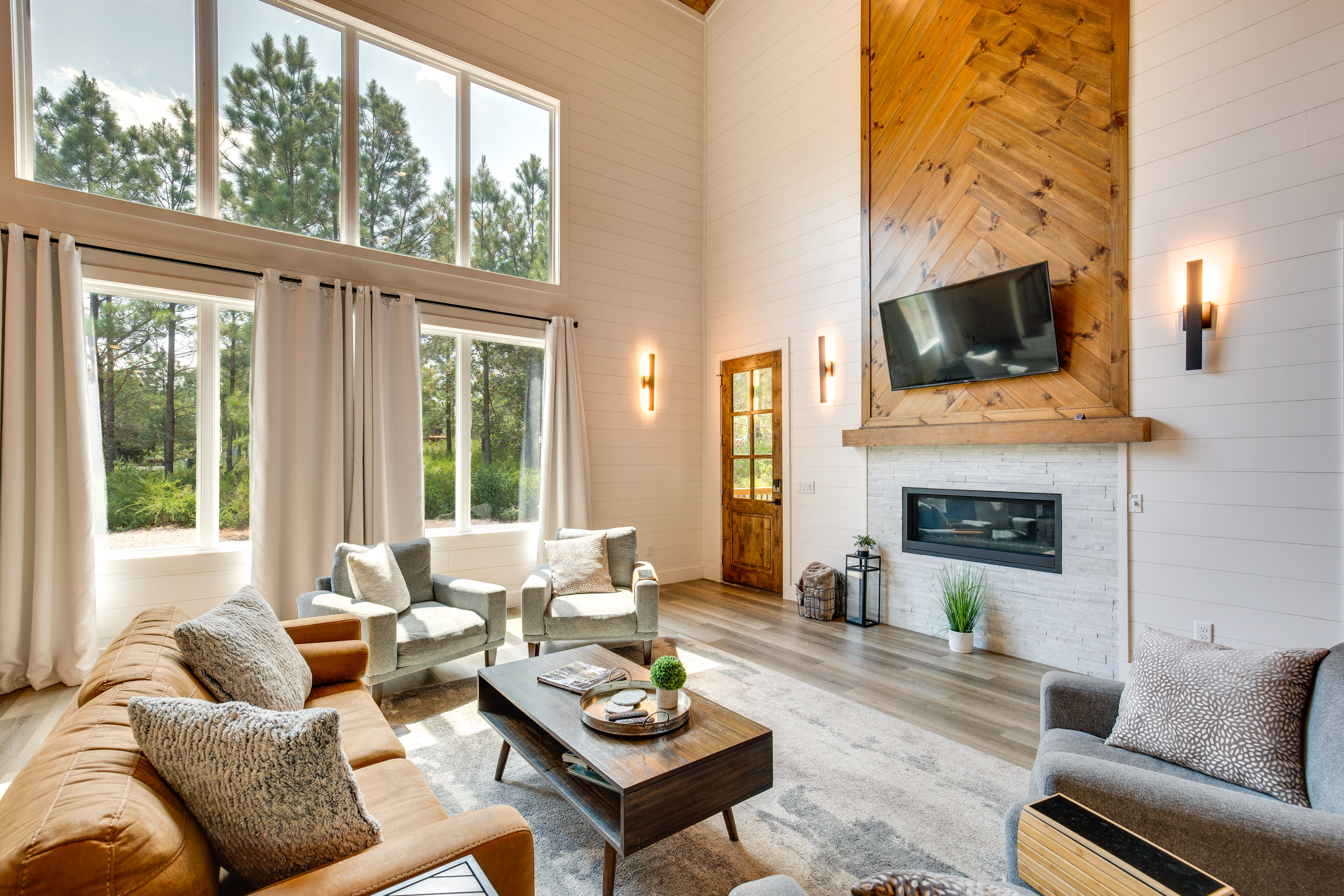 Property Image 1 - Luxe Broken Bow Cabin: Hot Tub & Outdoor Fireplace