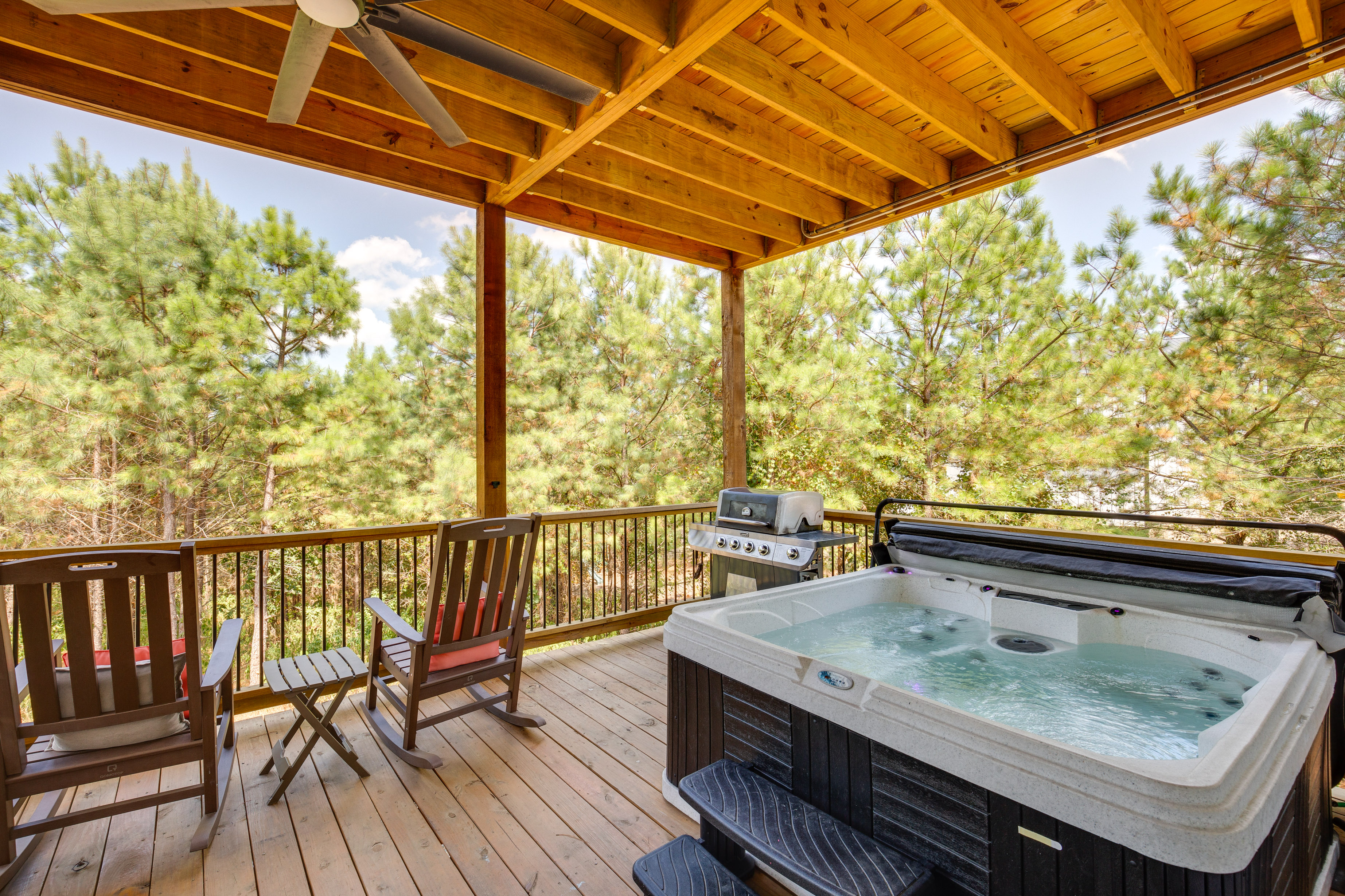 Property Image 2 - Luxe Broken Bow Cabin: Hot Tub & Outdoor Fireplace