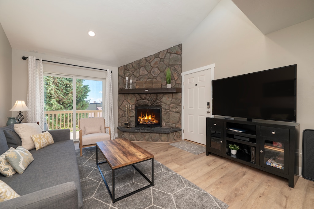 SWP Meadow Ridge 18-11 living room fireplace and TV