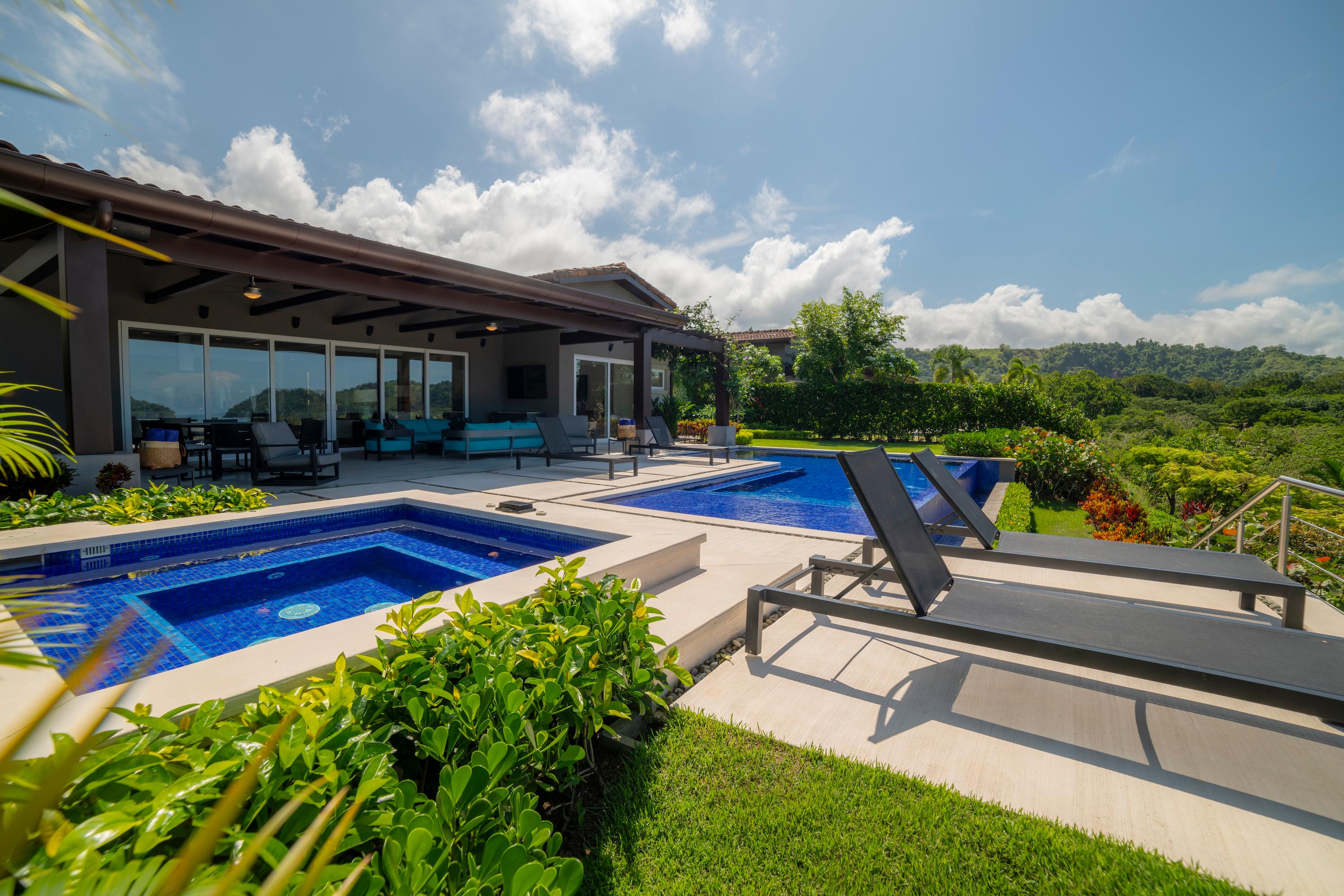 Property Image 2 - - Casa Blue Sail 6 bdr Ocean View - Family