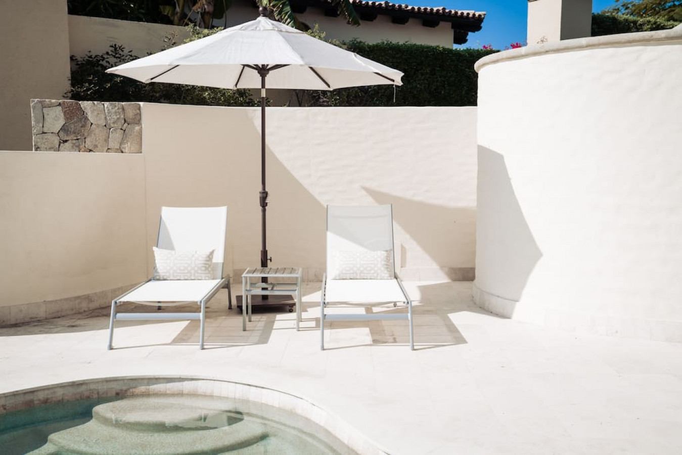 Luxury Villa Retreat, Pool in Prestigious Enclave